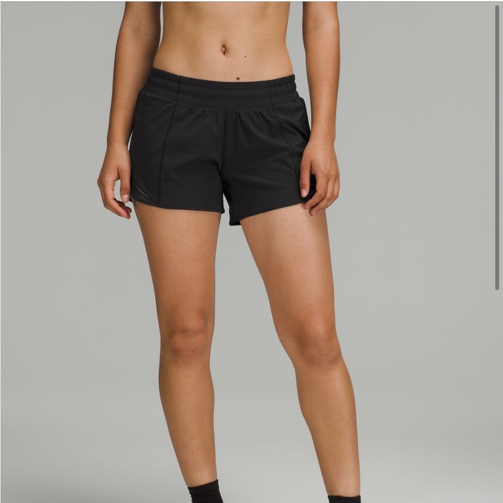 Lululemon Black Mid Rise Hotty Hot Shorts 4” Size 6